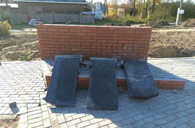 В посёлке Чёрное Соликамского округа в ночь на 28 сентября вандалы разрушили строящийся мемориал